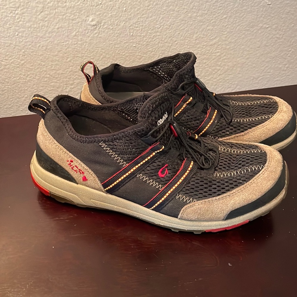OluKai Mens Hiking Shoes size 9